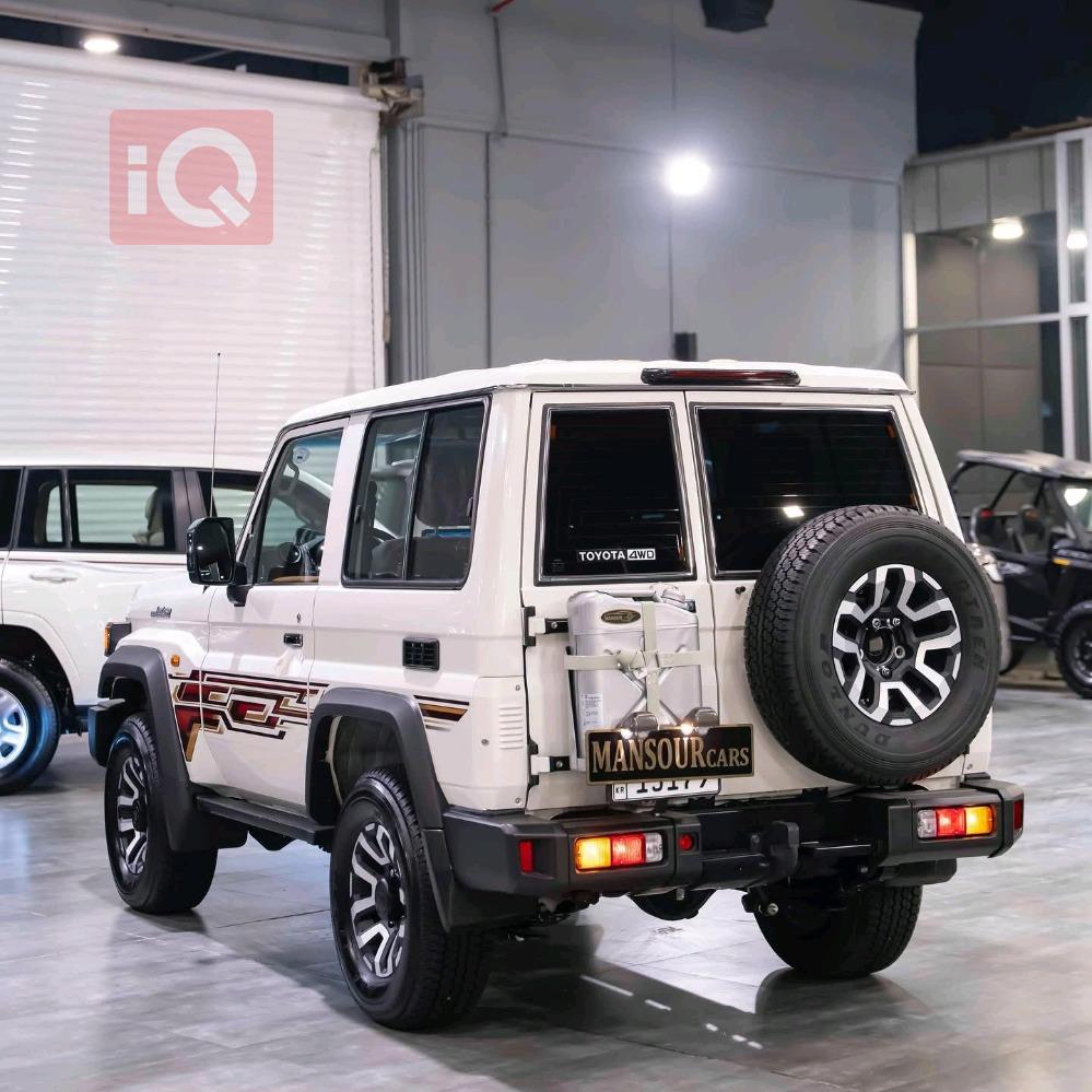 تويوتا لاند كروزر 76